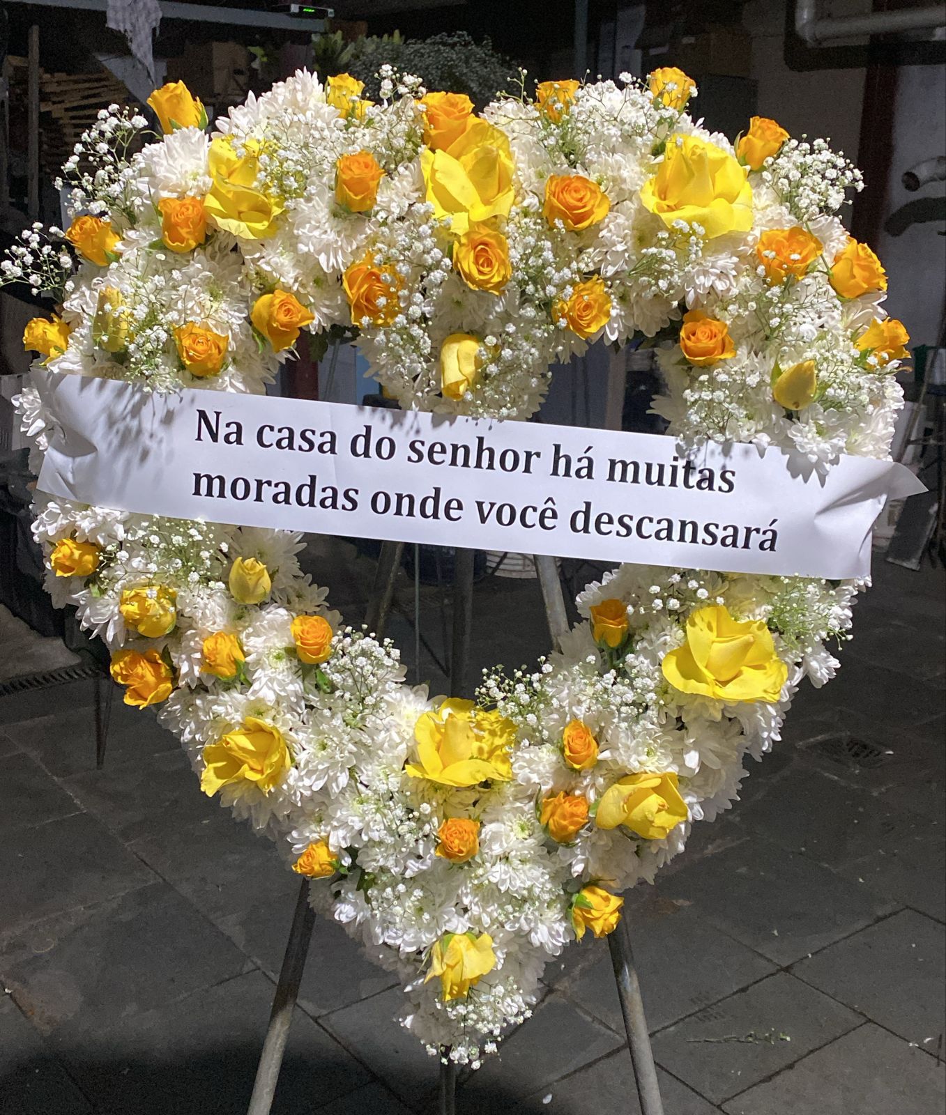Coroa de flores em formato de coração